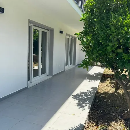 Apartman With Parking Space - 23948 Trogir